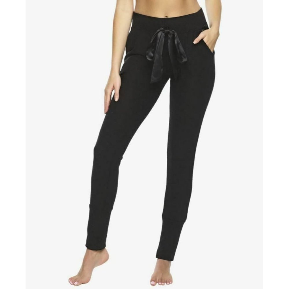 Felina Cozy Hacci Lounge Joggers with Satin Pockets Details Black